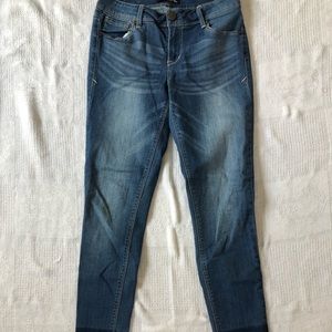 Low waisted stretch jeans